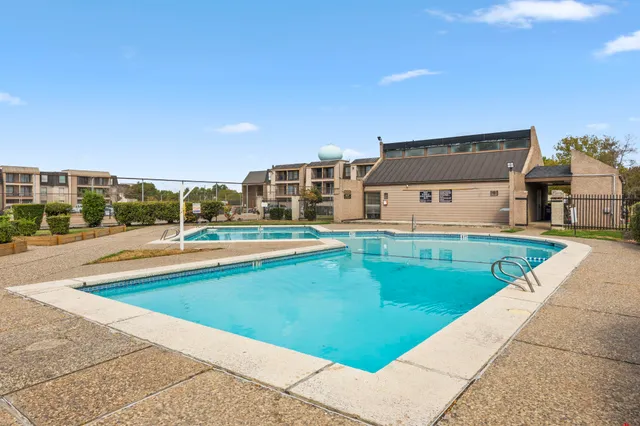 $70,000 | 206 Plaza Verde Drive, Unit D35, Houston, TX 77038