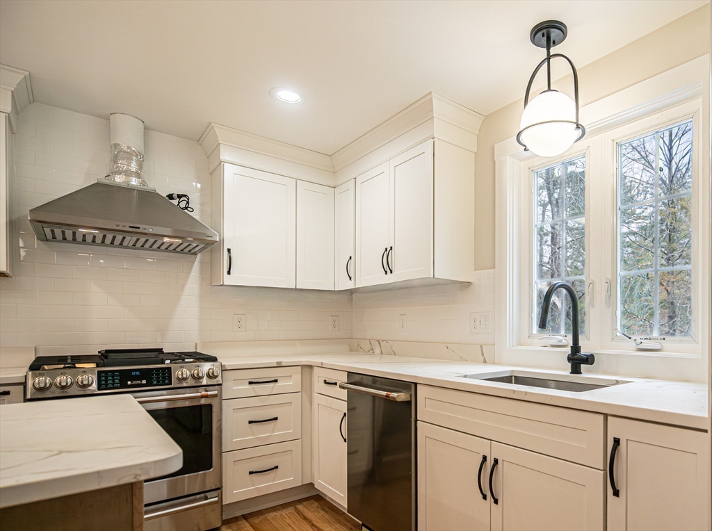 35 Homestead Road Lynnfield, MA 01940 - Photo 13 of 38