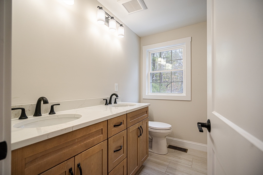 35 Homestead Road Lynnfield, MA 01940 - Photo 20 of 38