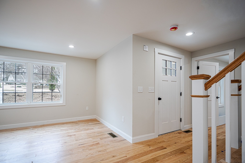 35 Homestead Road Lynnfield, MA 01940 - Photo 4 of 38