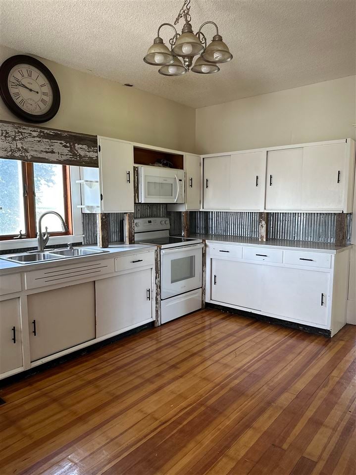 703 2nd Street Hartwick, IA 52232 - Photo 8 of 28 Gallery Image 8