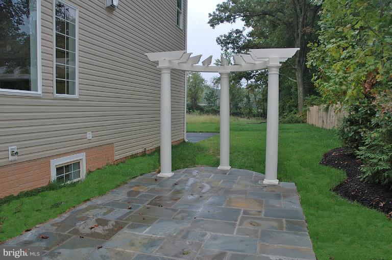 6153 Reza Court Springfield, VA 22152 - Photo 21 of 22 Exterior (Rear)
