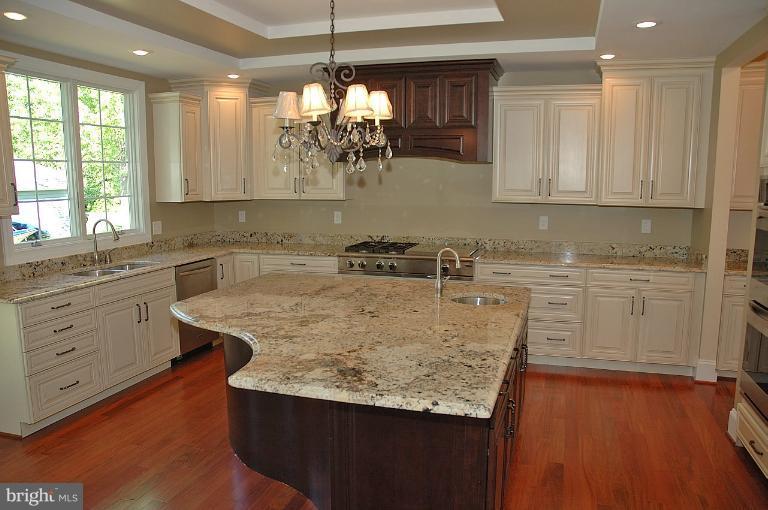 6153 Reza Court Springfield, VA 22152 - Photo 5 of 22 Kitchen