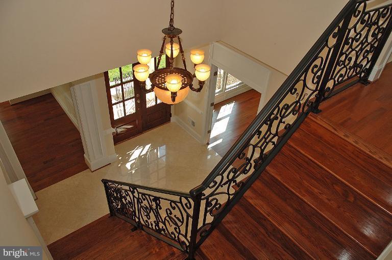 6153 Reza Court Springfield, VA 22152 - Photo 8 of 22 Staircase