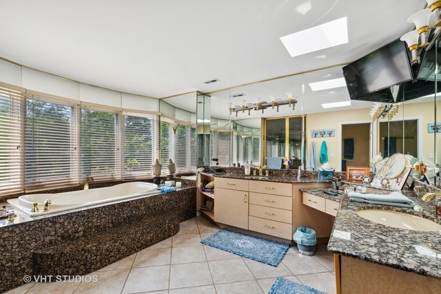 108 Riverside Drive Deerfield, IL 60015 - Photo 17 of 22 a very nice looking room with a large window