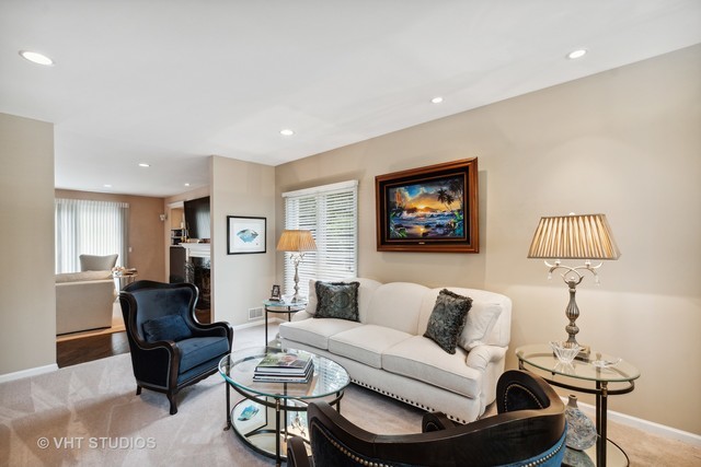 108 Riverside Drive Deerfield, IL 60015 - Photo 8 of 22 a living room with furniture and a lamp