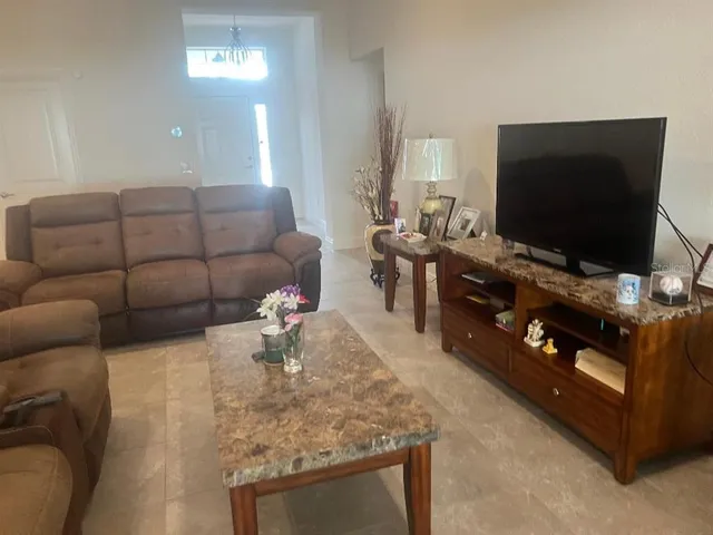 $387,500 | 10393 Silver Maple Avenue, Oxford, FL 34484