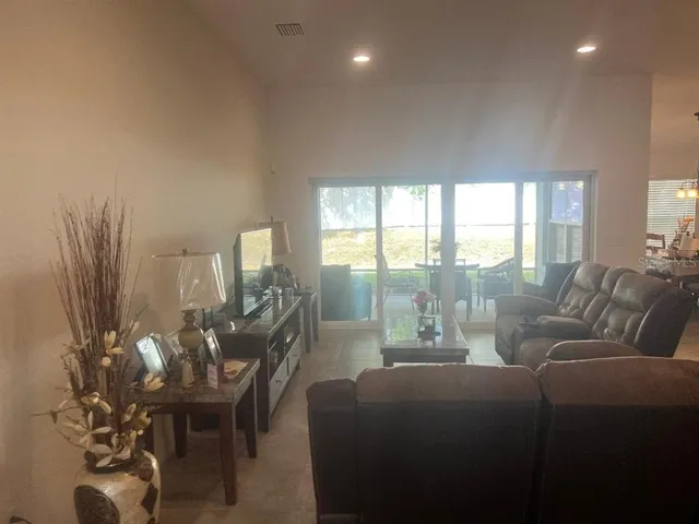 $387,500 | 10393 Silver Maple Avenue, Oxford, FL 34484