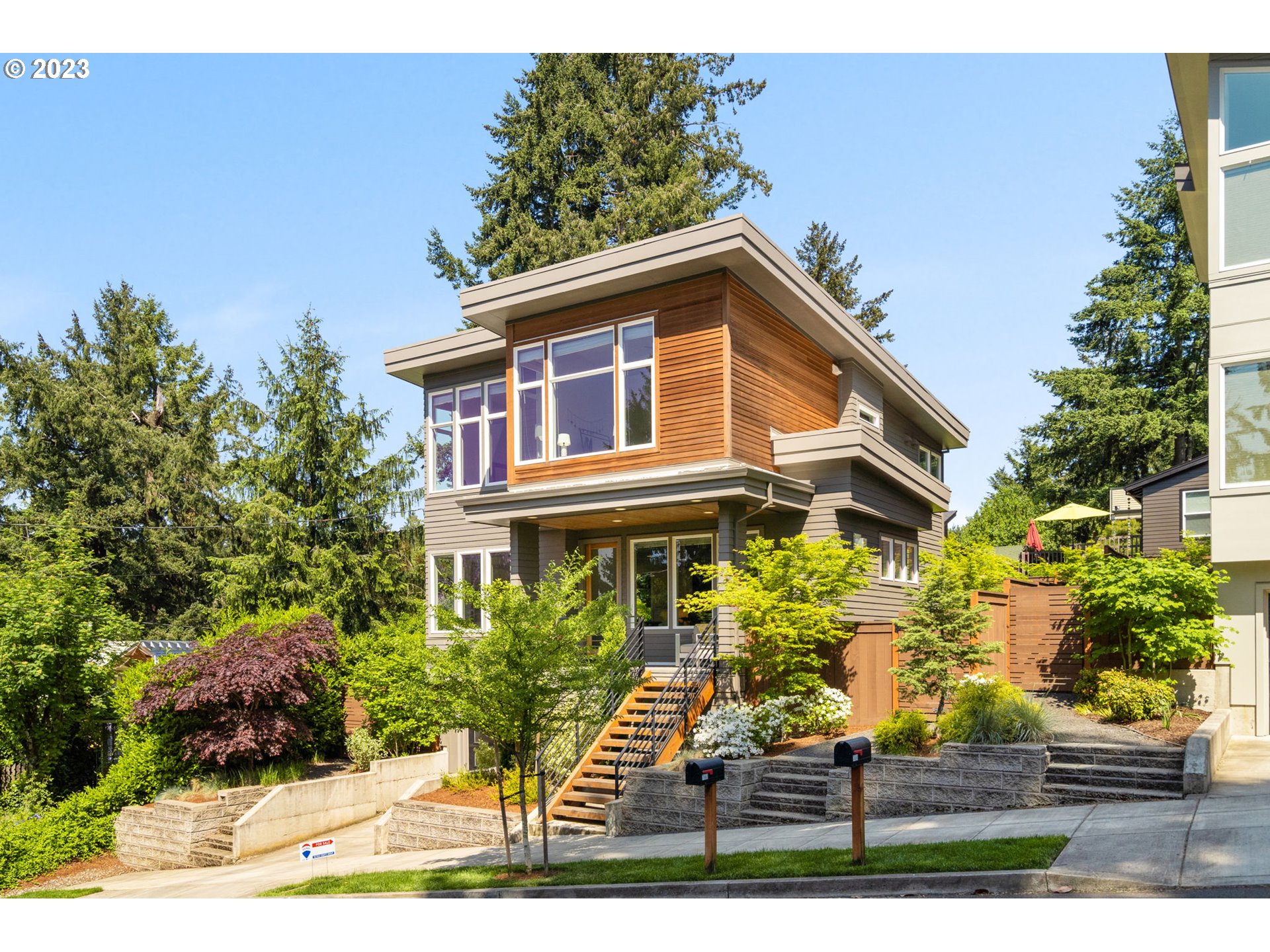 7660 Southwest 36th Avenue Portland, OR 97219 - Photo 2 of 40 a front view of a house with a yard