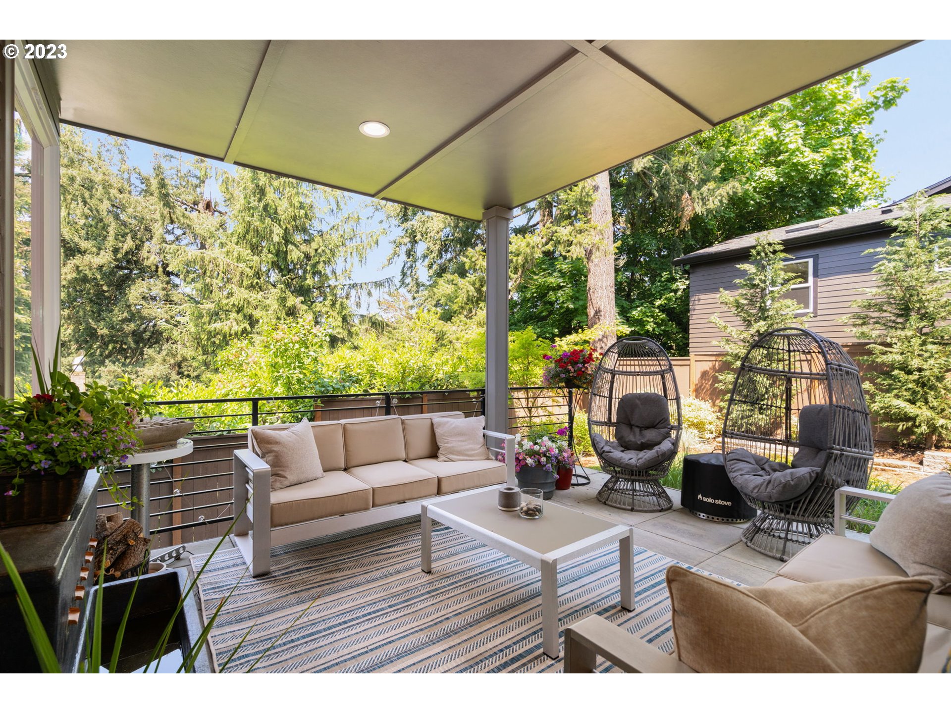 7660 Southwest 36th Avenue Portland, OR 97219 - Photo 25 of 40 a outdoor living space with furniture and garden view