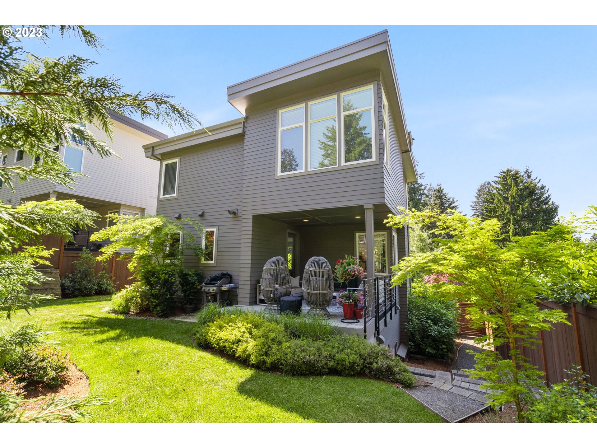 7660 Southwest 36th Avenue Portland, OR 97219 - Photo 26 of 40 a front view of a house with garden