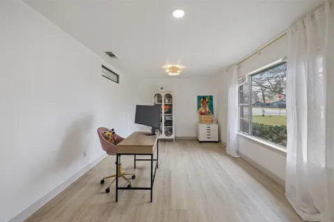$459,000 | 1001 East Applegate Drive, Austin, TX 78753