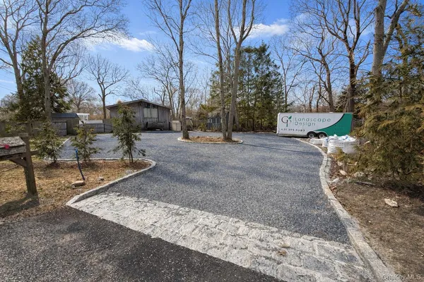 $899,999 | 1 Louise Court, Hampton Bays, NY 11946