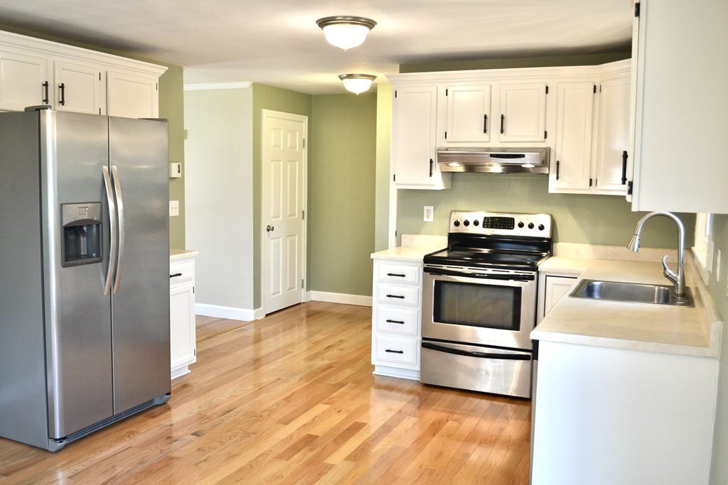 65 Cobb Road, Unit 65 Wrentham, MA 02093 - Photo 4 of 28 Gallery Image 4