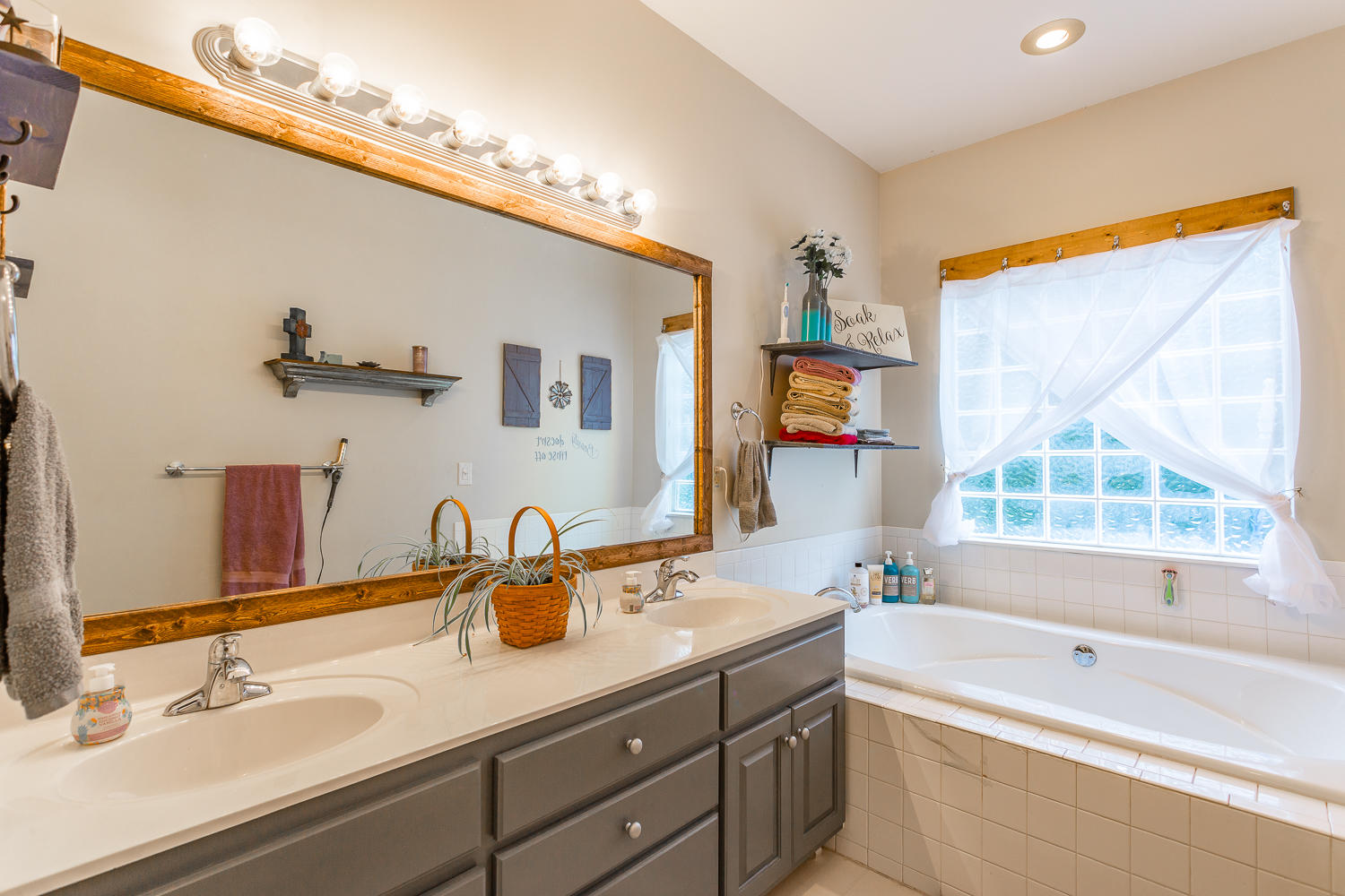 1186 Grand Center Road Chickamauga, GA 30707 - Photo 28 of 54 Master Bath