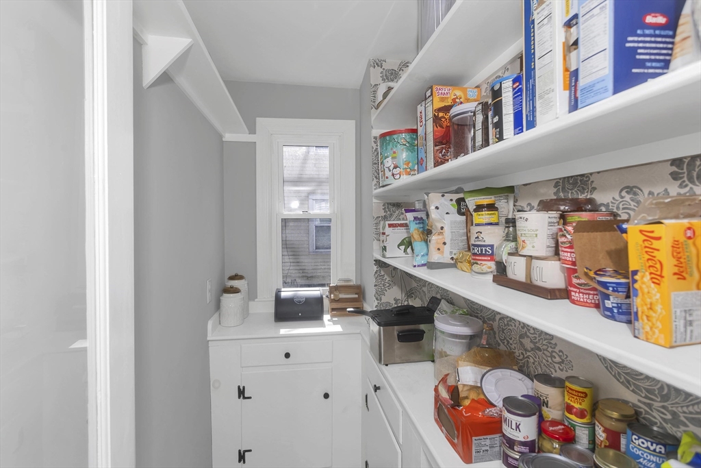 127 Governor Street Springfield, MA 01104 - Photo 13 of 33