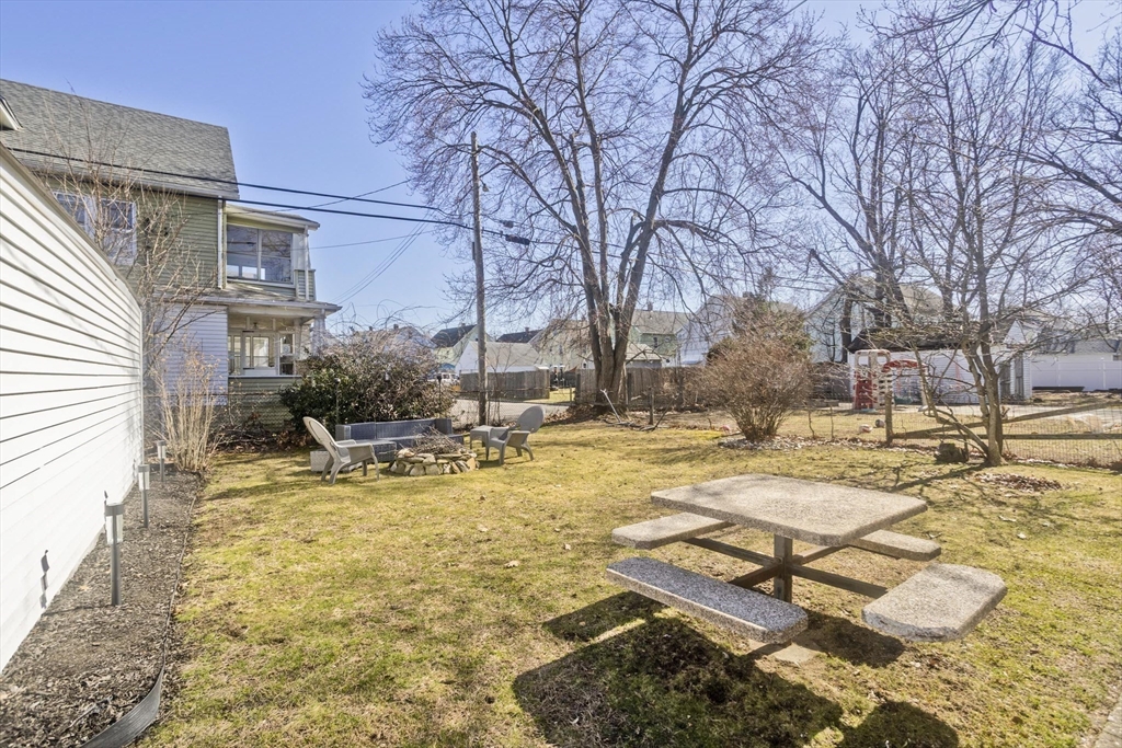 127 Governor Street Springfield, MA 01104 - Photo 5 of 33