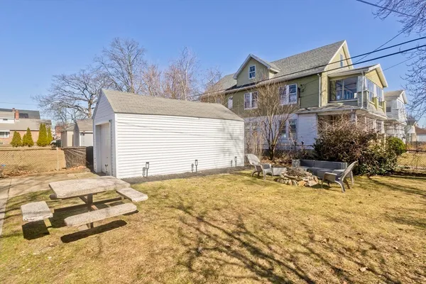 a view of backyard of the house