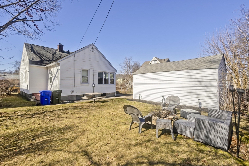 127 Governor Street Springfield, MA 01104 - Photo 7 of 33