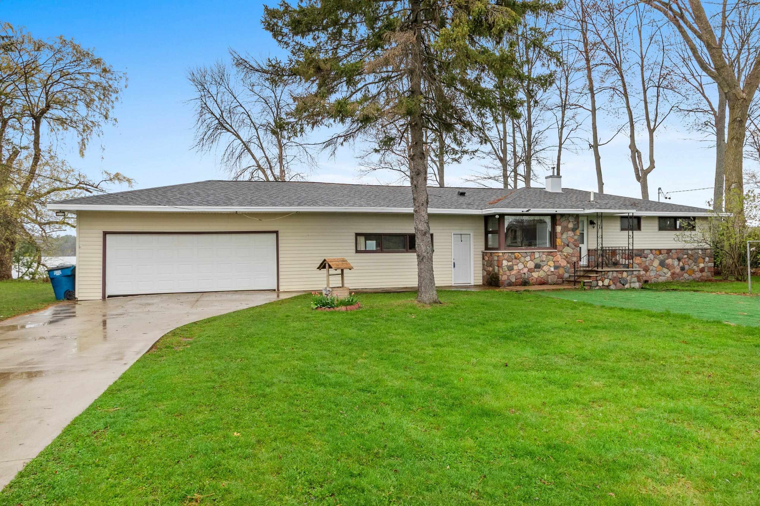 W8314 Rustic Drive Clintonville, WI 54929 - Photo 3 of 49