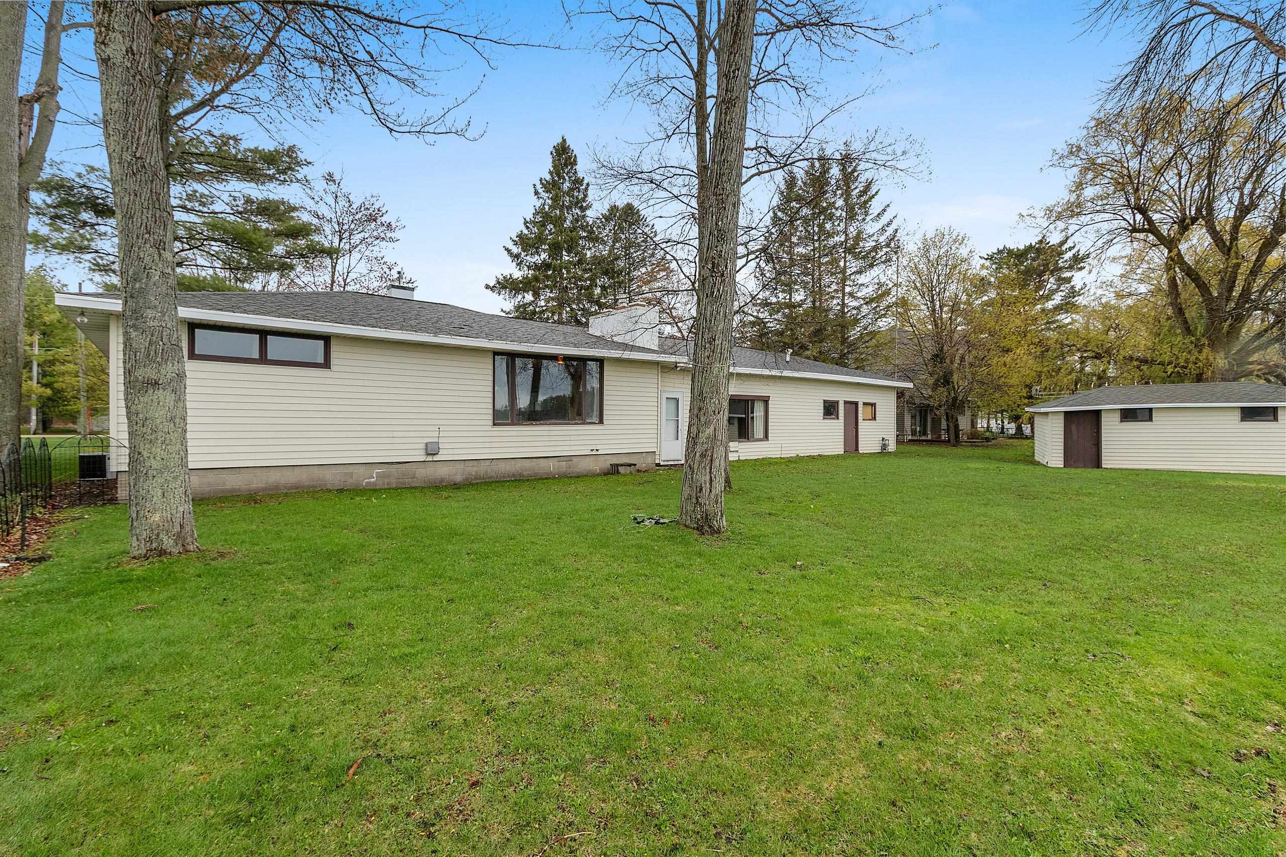 W8314 Rustic Drive Clintonville, WI 54929 - Photo 5 of 49
