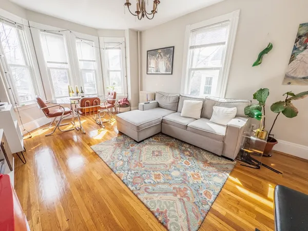 $5,000 | 35 Essex Street, Unit 2, Cambridge, MA 02139