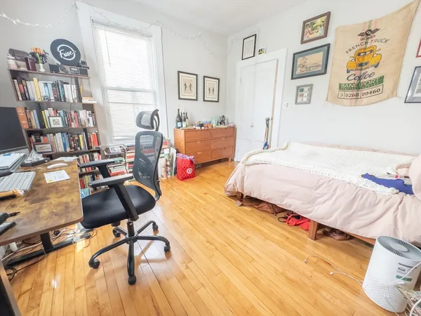 $5,000 | 35 Essex Street, Unit 2, Cambridge, MA 02139