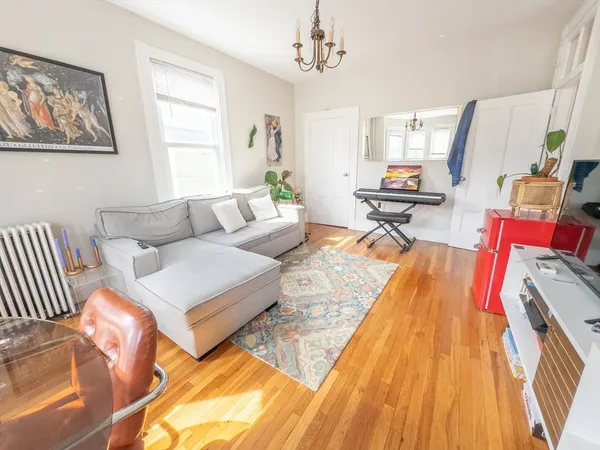 $5,000 | 35 Essex Street, Unit 2, Cambridge, MA 02139