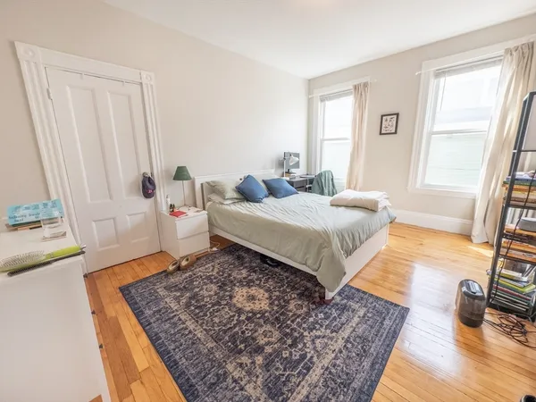 $5,000 | 35 Essex Street, Unit 2, Cambridge, MA 02139