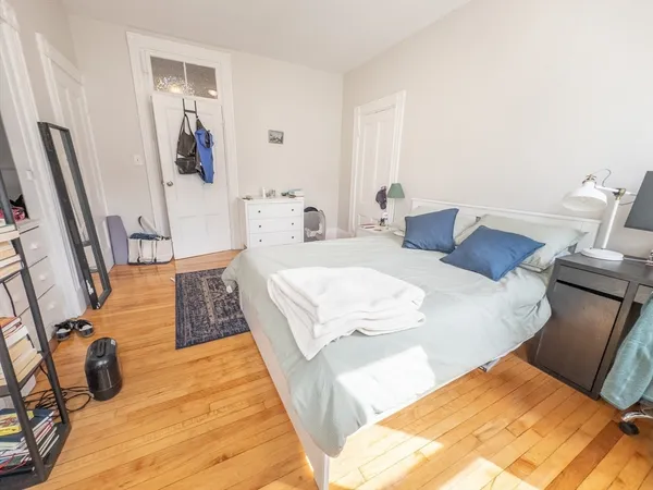 $5,000 | 35 Essex Street, Unit 2, Cambridge, MA 02139