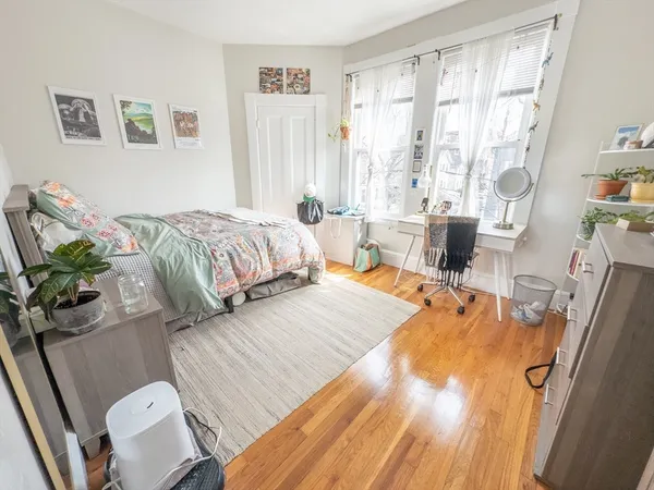 $5,000 | 35 Essex Street, Unit 2, Cambridge, MA 02139