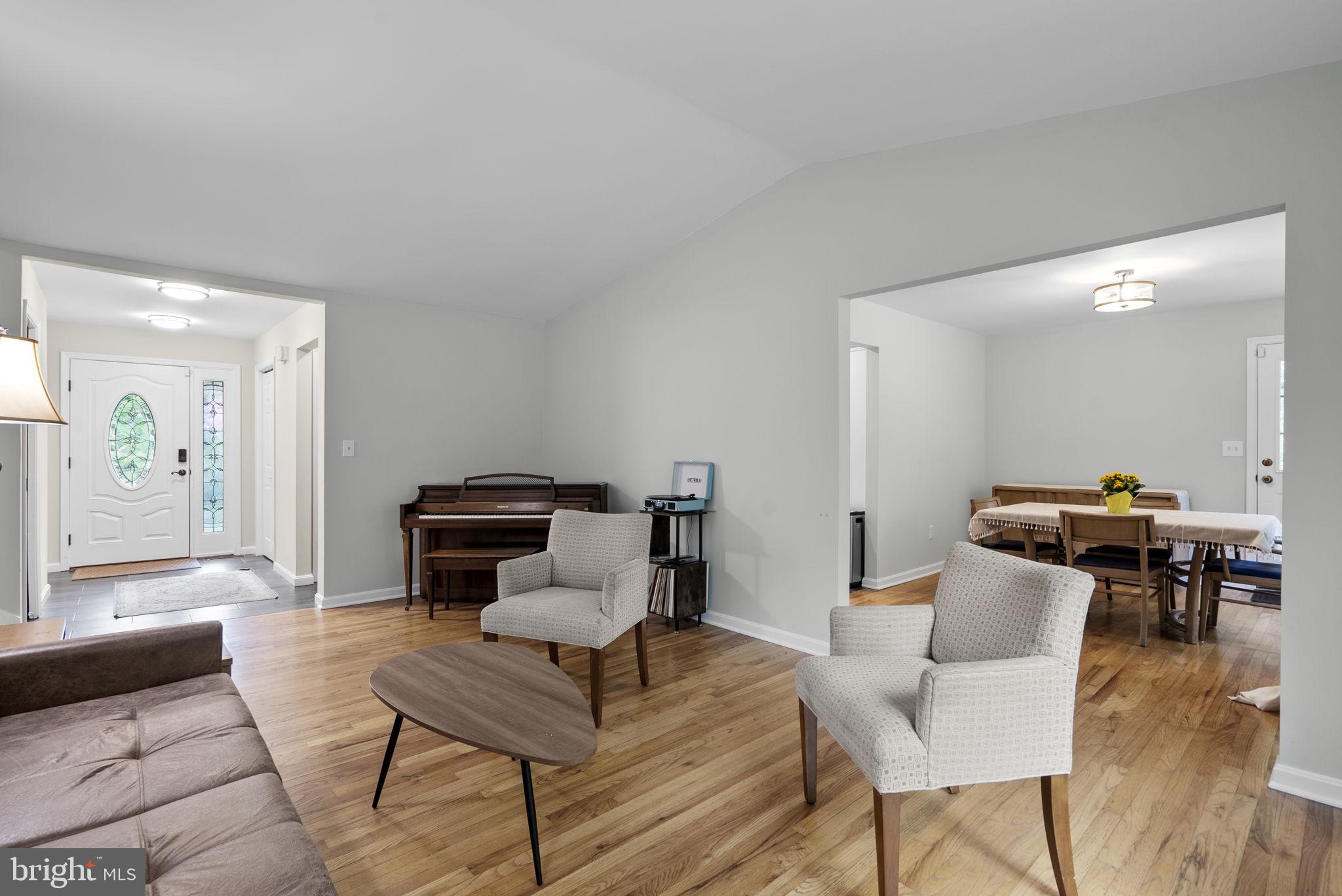 12410 Piedmont Road Clarksburg, MD 20871 - Photo 11 of 64 Inviting open space with natural light.