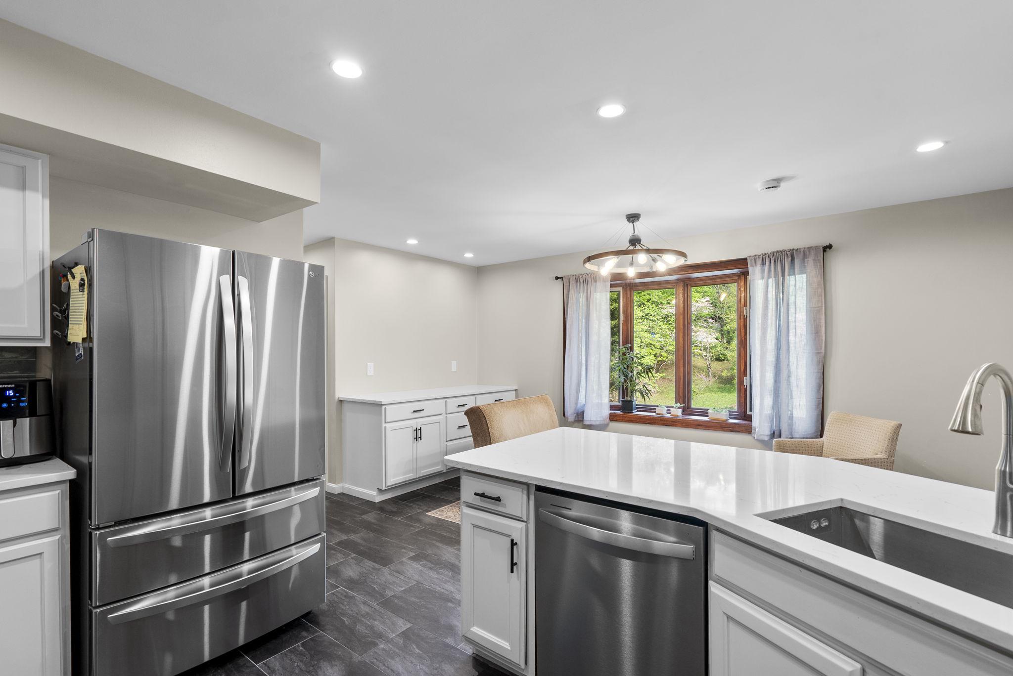 12410 Piedmont Road Clarksburg, MD 20871 - Photo 17 of 64 Plenty of counter space