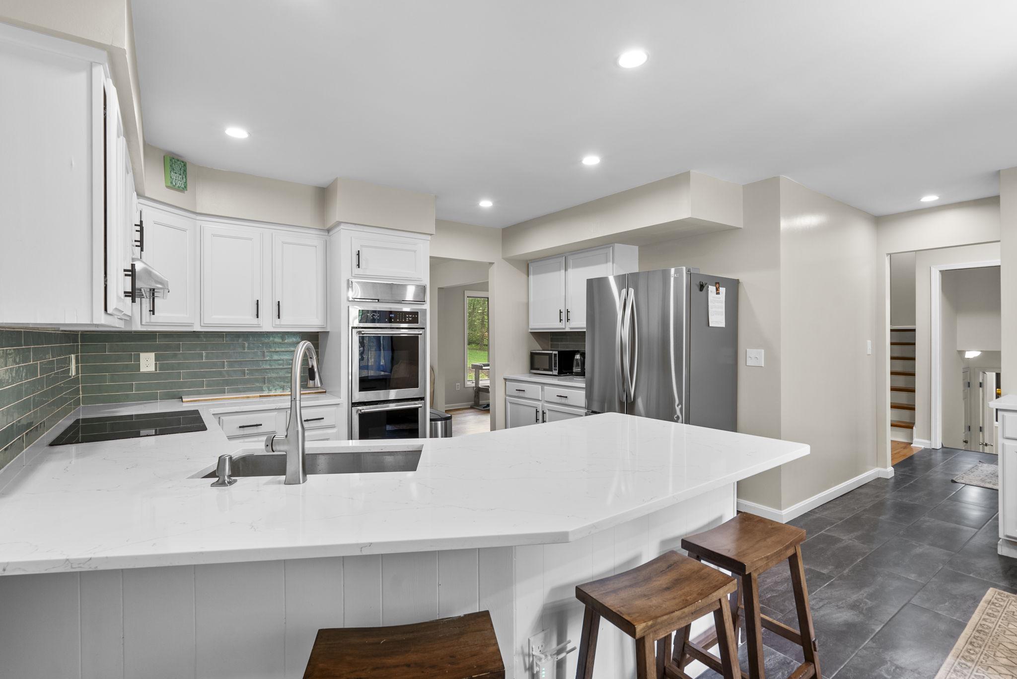 12410 Piedmont Road Clarksburg, MD 20871 - Photo 20 of 64 Very functional and flowing kitchen.