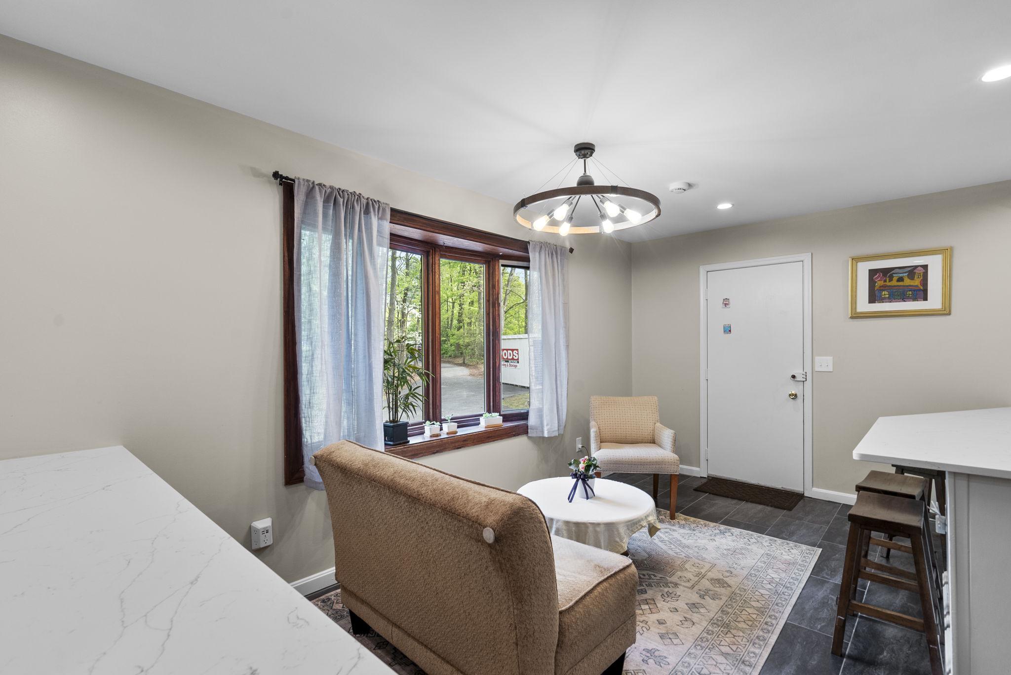 12410 Piedmont Road Clarksburg, MD 20871 - Photo 21 of 64 Bright and inviting lounge area in the kitchen.