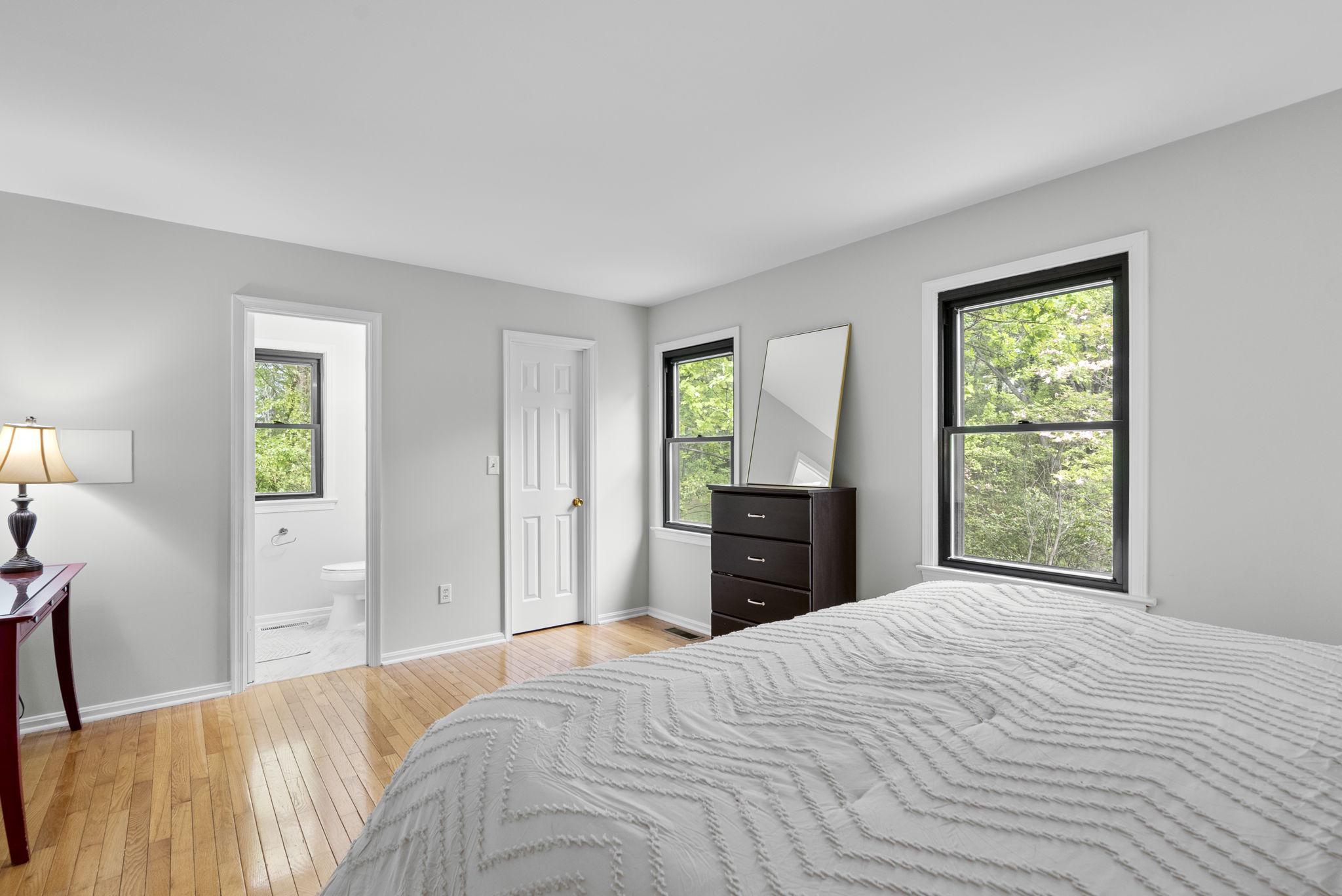 12410 Piedmont Road Clarksburg, MD 20871 - Photo 28 of 64 Primary bathroom.