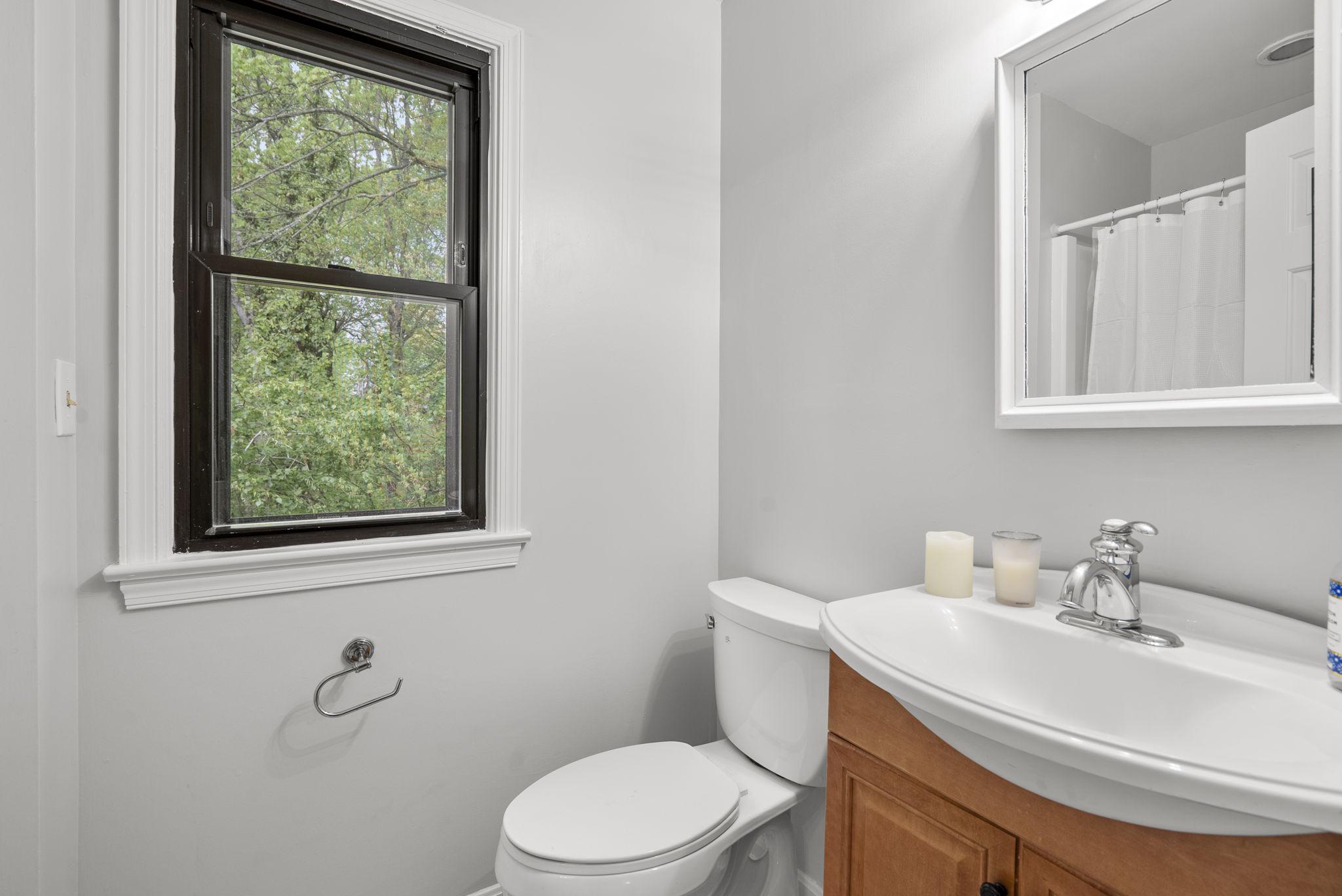 12410 Piedmont Road Clarksburg, MD 20871 - Photo 29 of 64 Primary Bathroom