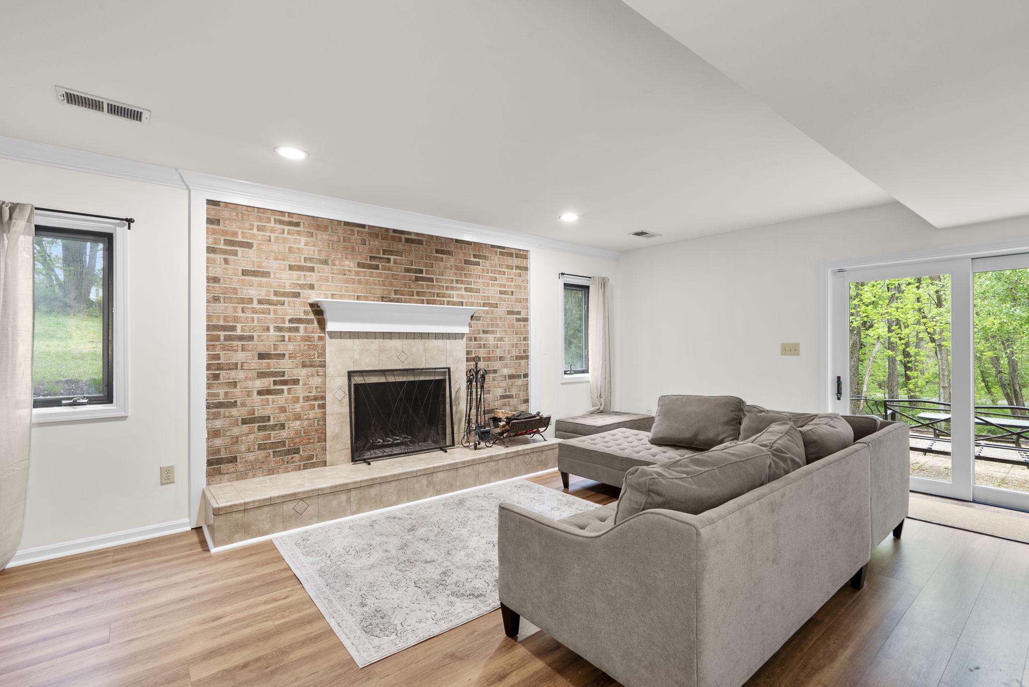 12410 Piedmont Road Clarksburg, MD 20871 - Photo 39 of 64 Gem of the home Cozy living room w/ natural light.
