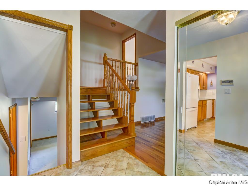4104 Pickfair Road Springfield, IL 62703 - Photo 4 of 36