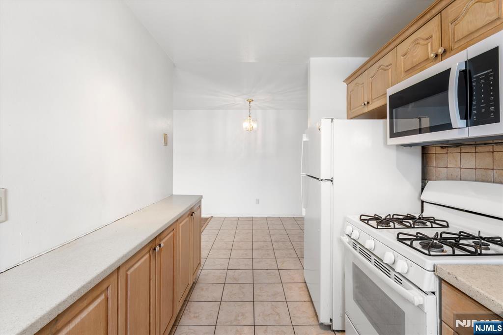 130 Orient Way, Unit 4H Rutherford, NJ 07070 - Photo 13 of 22