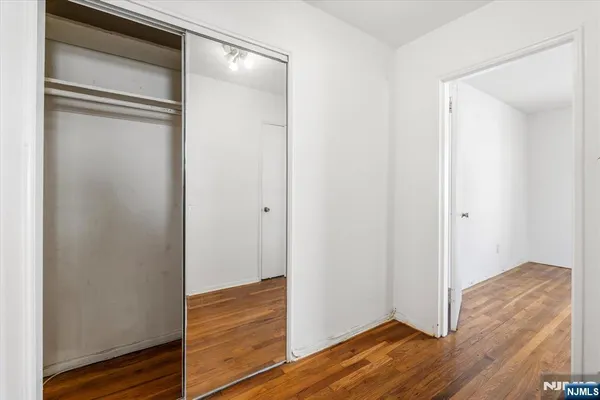 $285,000 | 130 Orient Way, Unit 4H, Rutherford, NJ 07070