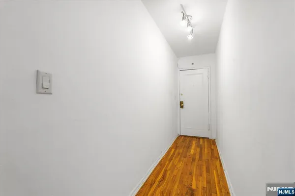 $285,000 | 130 Orient Way, Unit 4H, Rutherford, NJ 07070