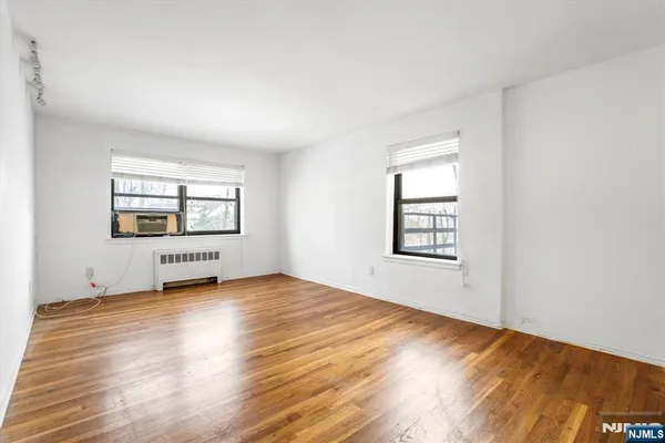 $285,000 | 130 Orient Way, Unit 4H, Rutherford, NJ 07070