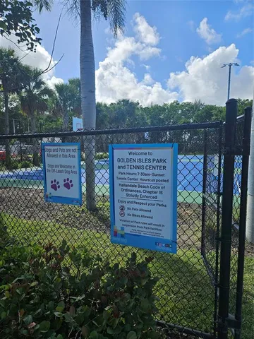 a view of a tennis court