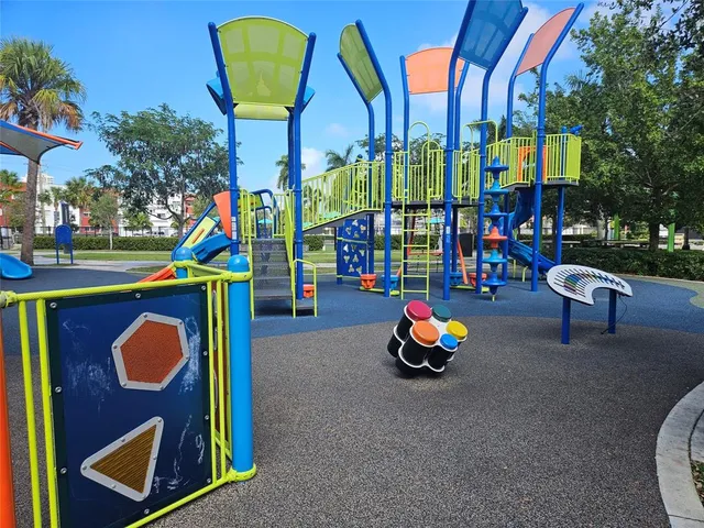 $1,900 | 580 Egret Drive, Unit 310, Hallandale Beach, FL 33009