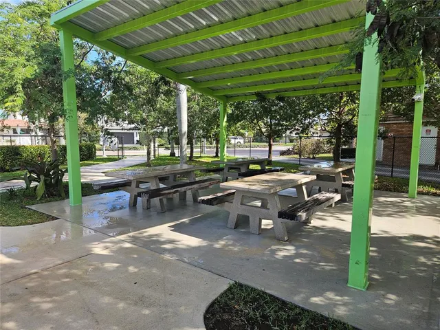 $1,900 | 580 Egret Drive, Unit 310, Hallandale Beach, FL 33009