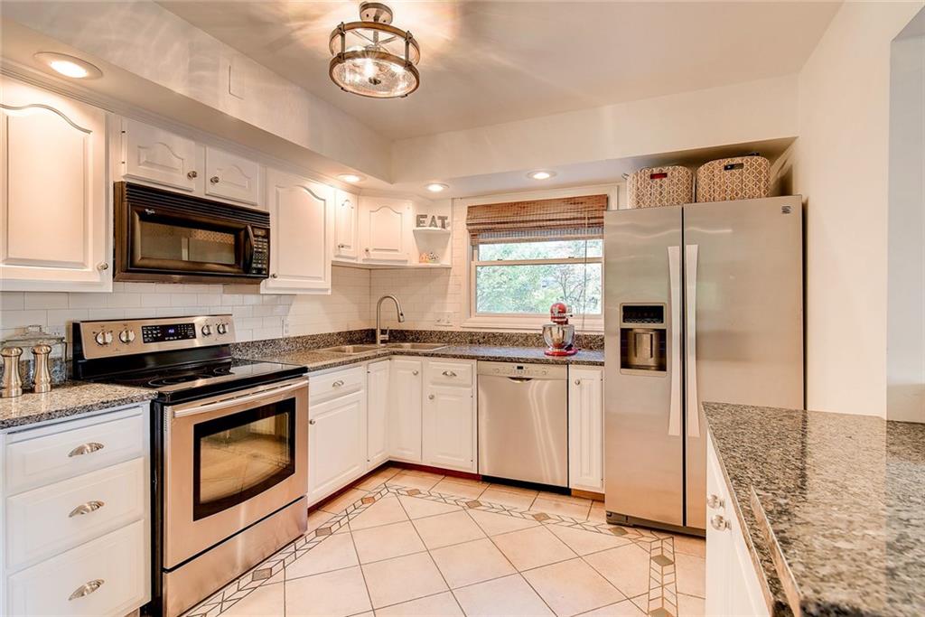 5717 Rolling Ridge Road Indianapolis, IN 46220 - Photo 9 of 41 Gallery Image 9