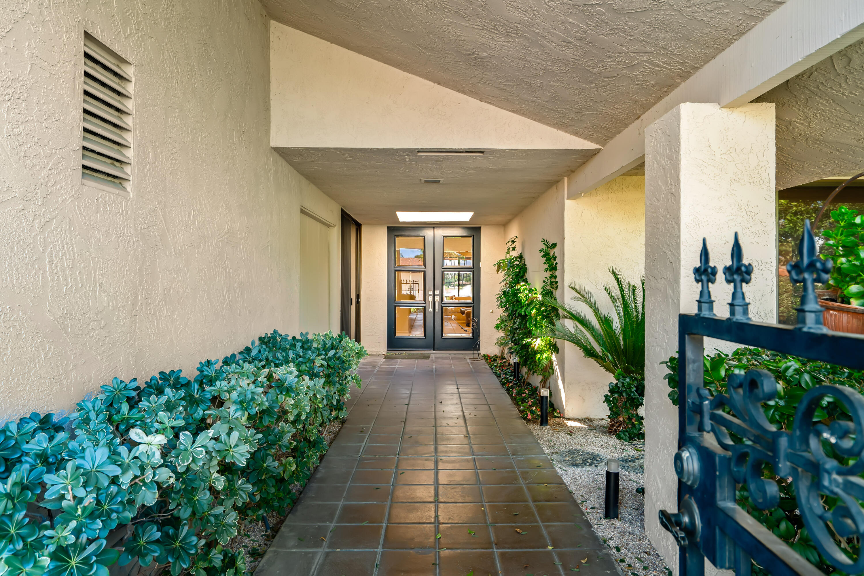 47 Columbia Drive Rancho Mirage, CA 92270 - Photo 11 of 59 a view of a garden with pathway