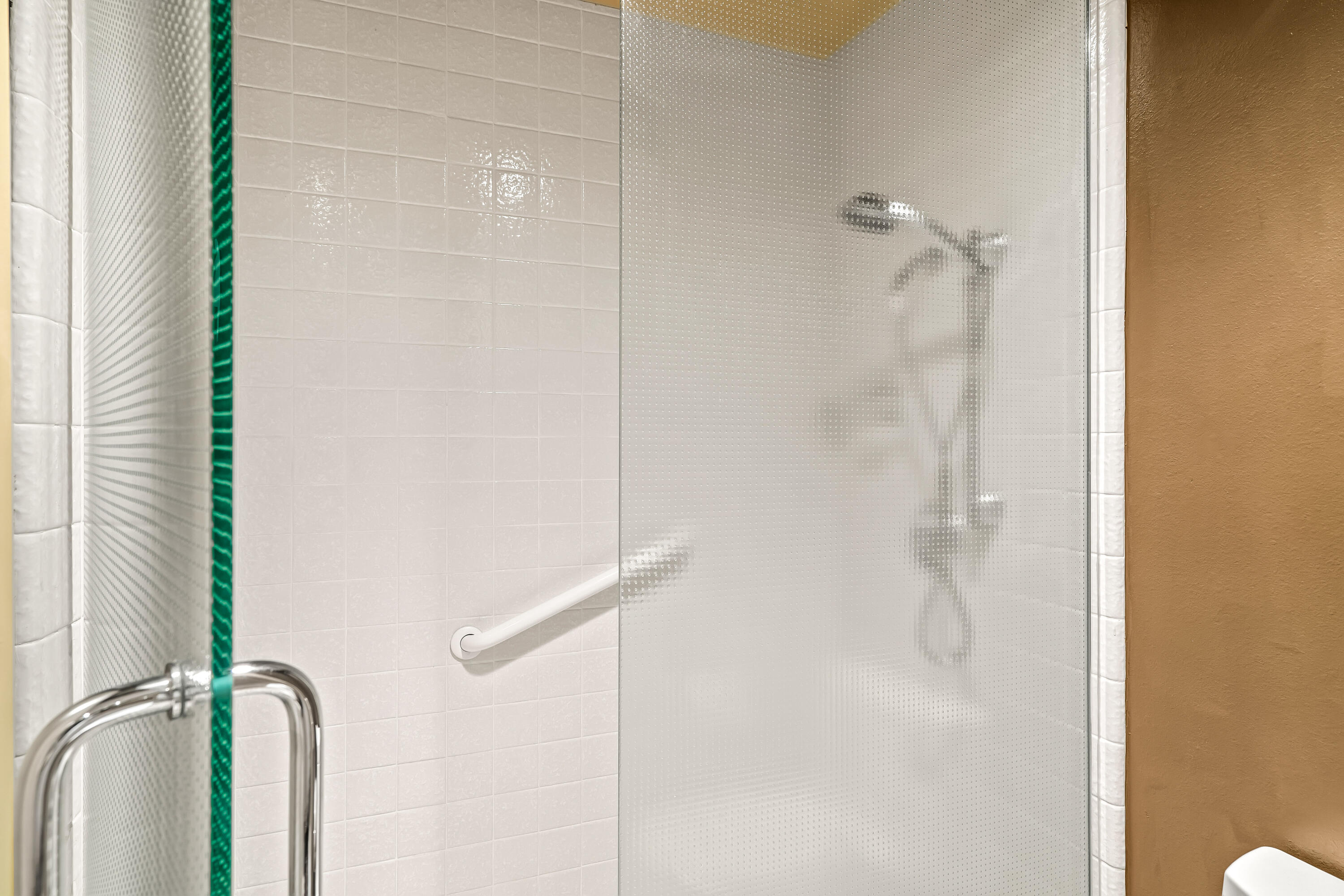 47 Columbia Drive Rancho Mirage, CA 92270 - Photo 41 of 59 a bathroom with a glass shower door