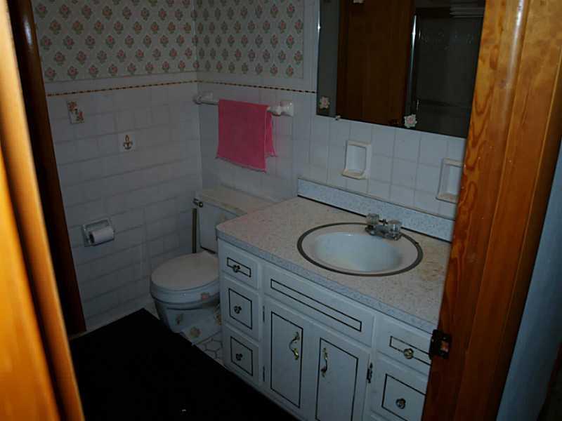 709 Piccadilly Road Anderson, IN 46013 - Photo 14 of 16 Gallery Image 14